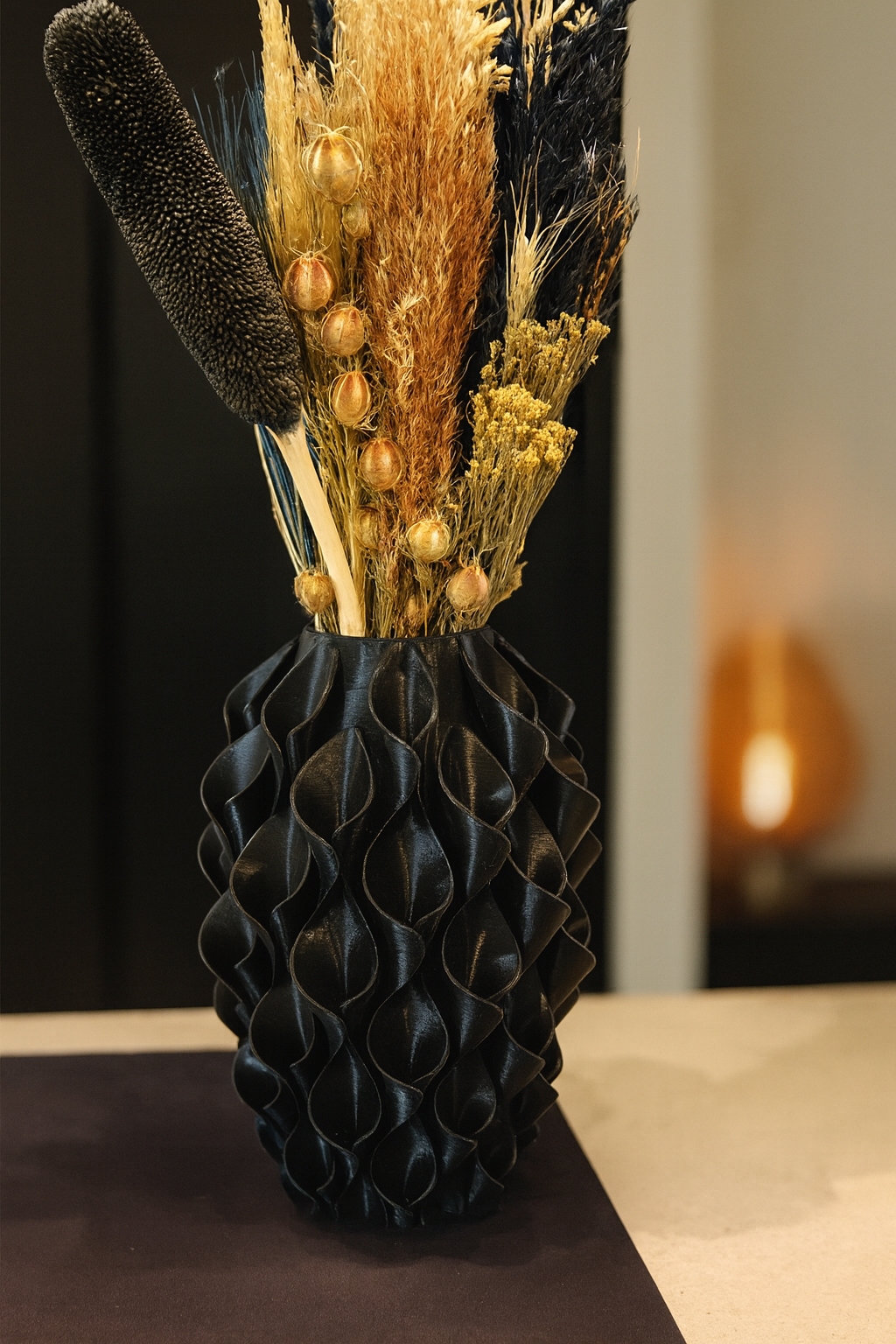 zwarte design vaas flora 3d-geprint van petg