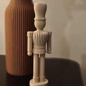 Moderne notenkraker beeld in hout-look met ribstructuur – 21 cm kerstdecoratie