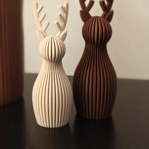 Moderne rendier beeldjes set in crème en bruin met gelaagde ribstructuur – 16 cm kerstdecoratie
