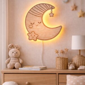 houten kinder wandlamp maan in babykamer met warm licht